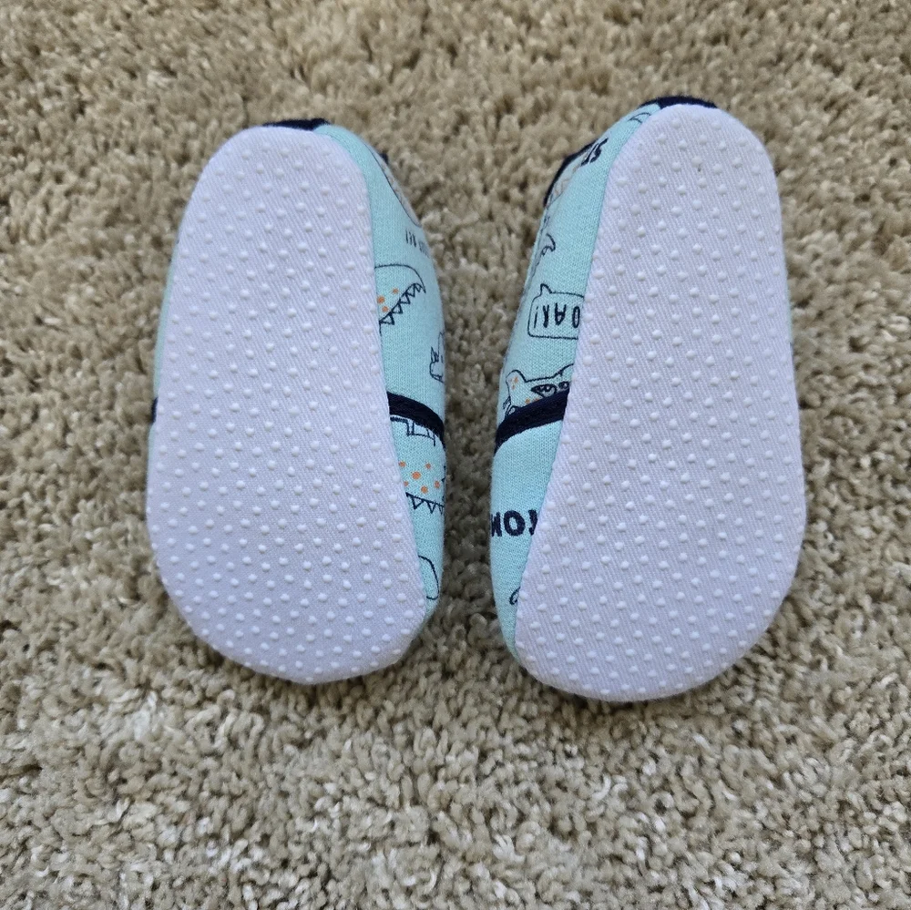 Bundle of 3 pairs of baby shoes